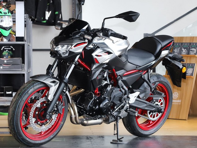 Venta Carenados Moto Kawasaki Ninja Z650 2020-2023 - Negro Plata Rojo